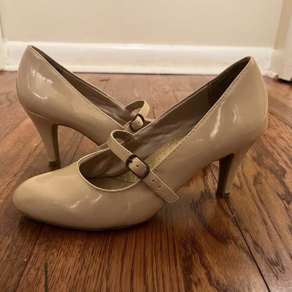Life Stride Nude Olright Mary Jane Pumps